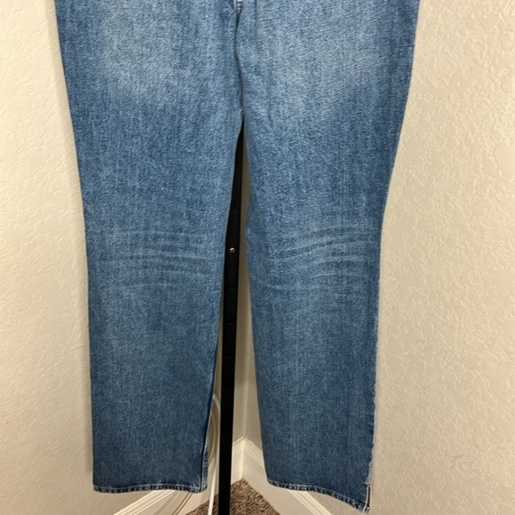 597 - We The Free NWT Free People Distressed Blue Jeans, Size 29 - Picture 8 of 10